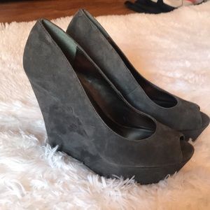 Nine West suede platform wedges gray